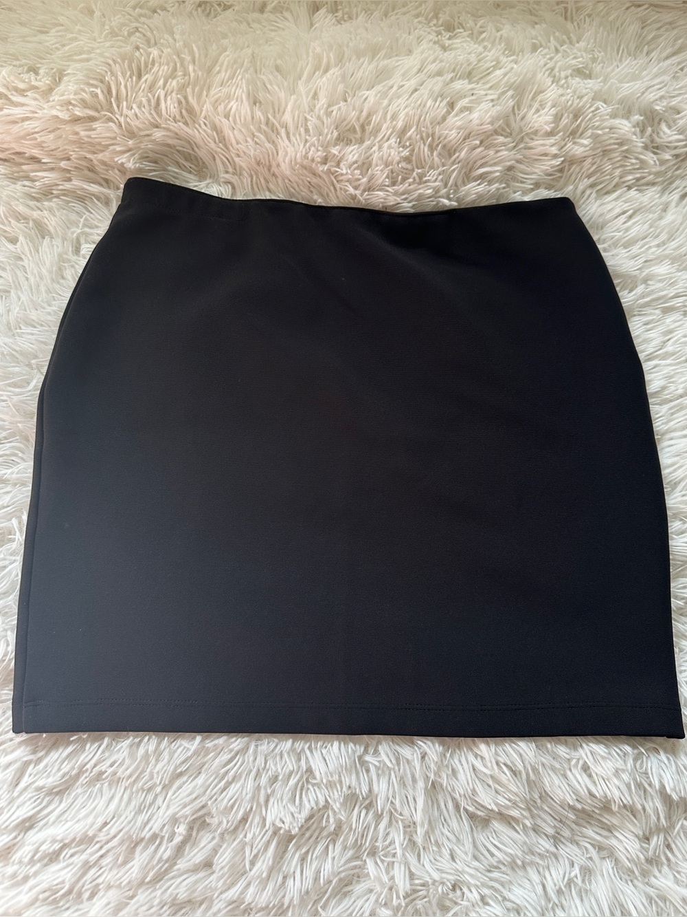 Forever 21 black mini pencil skirt size large  stretch 
Size large